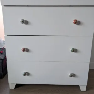 White chest of drawers with nappy changing top - Image 4
