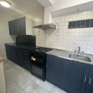 4 Double Bedroom Semi-Detached House Furnished with 3 Toilet Bathroom Shower - Image 4