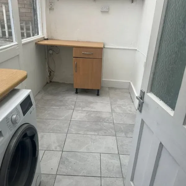 4 Double Bedroom Semi-Detached House Furnished with 3 Toilet Bathroom Shower