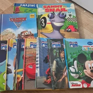 Books and toy cars - Image 2