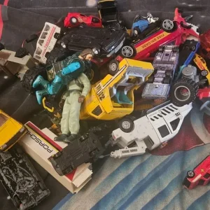 Books and toy cars - Image 4