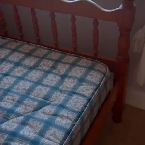 Single bed and mattress - Image 3