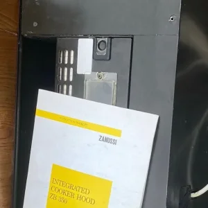 Integrated hood with cupboard door - Image 3