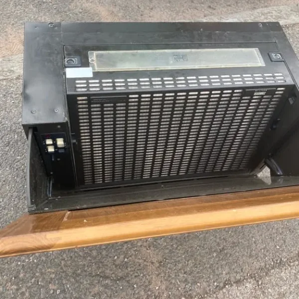 Integrated hood with cupboard door