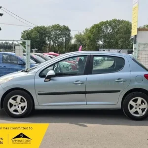 2009 Peugeot 207 1.4 Verve Euro 5 5-door hatchback petrol manual - Image 5