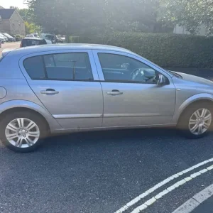 Vauxhall Astra Hatchback 2006 Manual 5-door - Image 2