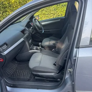 Vauxhall Astra Hatchback 2006 Manual 5-door - Image 5