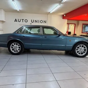 2001 Jaguar XJ8 3.2 Executive 4-door Auto Saloon Petrol - Image 5