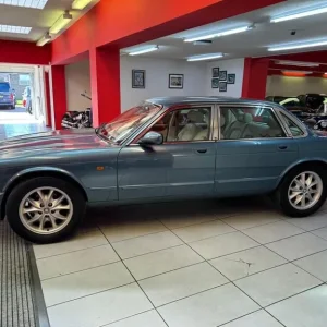 2001 Jaguar XJ8 3.2 Executive 4-door Auto Saloon Petrol - Image 6