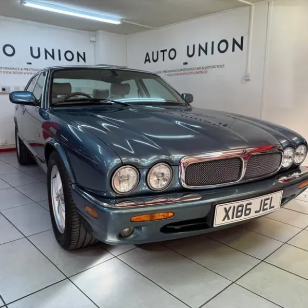 2001 Jaguar XJ8 3.2 Executive 4-door Auto Saloon Petrol