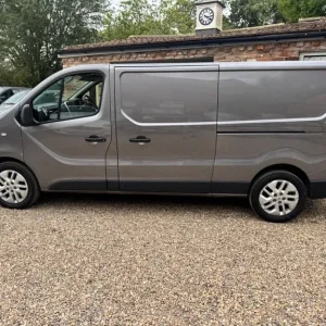 RENAULT TRAFIC 2.0 LL30 ENERGY dCi 145 Sport MY19 2020 - Image 4