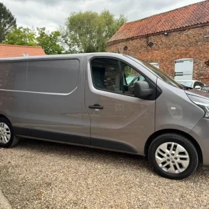 RENAULT TRAFIC 2.0 LL30 ENERGY dCi 145 Sport MY19 2020 - Image 8