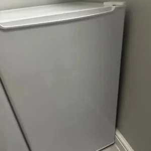 Under-counter freezer from curry’s - Image 2