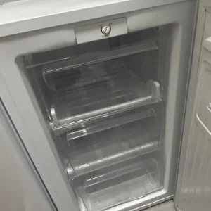 Under-counter freezer from curry’s - Image 4