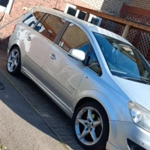 Vauxhall Zafira 1.9 MPI, 2010, 5-door MPV - Image 2