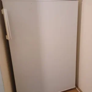 Hisense undercounter fridge - Image 2