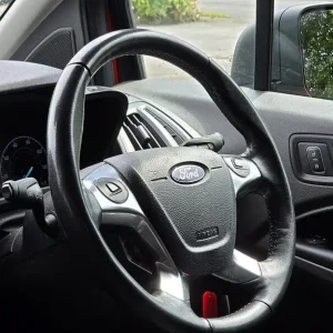 Ford Tourneo Connect EcoBlue Zetec MPV Diesel Manual - Image 4