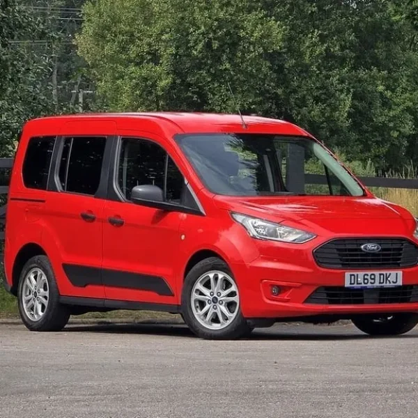 Ford Tourneo Connect EcoBlue Zetec MPV Diesel Manual