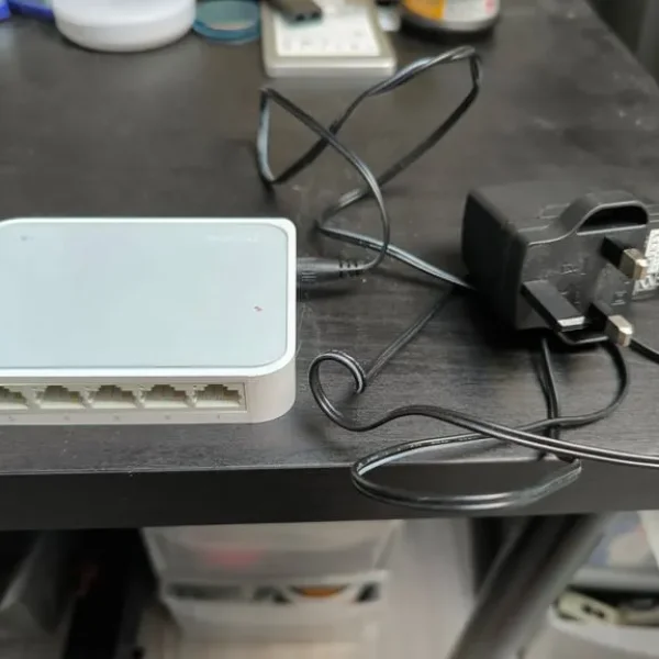 TP-Link TL-SF1005D desktop Ethernet switch