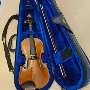 Stentor 1/2 Violin with Gig Bag and Wooden Bow - Image 3