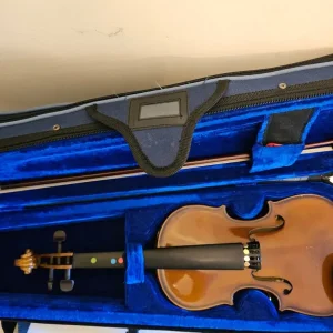Stentor 1/2 Violin with Gig Bag and Wooden Bow - Image 4