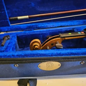 Stentor 1/2 Violin with Gig Bag and Wooden Bow - Image 5