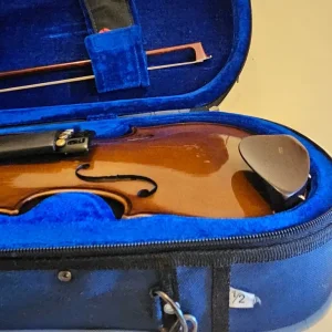 Stentor 1/2 Violin with Gig Bag and Wooden Bow - Image 7