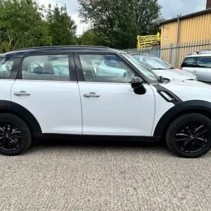 2014 Mini Countryman 2.0 Diesel 5-door - Image 3