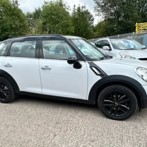 2014 Mini Countryman 2.0 Diesel 5-door - Image 4