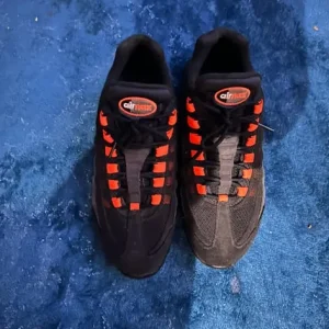 Men’s 110’s size 8.5 - Image 3