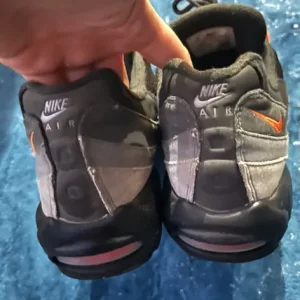 Men’s 110’s size 8.5 - Image 4