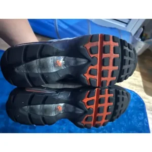 Men’s 110’s size 8.5 - Image 5