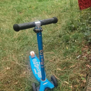 Maxi Micro Deluxe Scooter Turquoise - Image 2