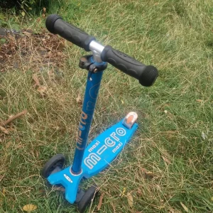 Maxi Micro Deluxe Scooter Turquoise - Image 3