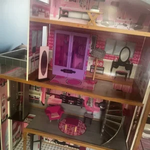 Large dolls house - Image 2