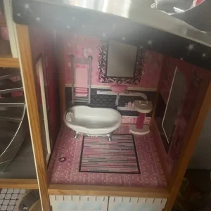 Large dolls house - Image 3