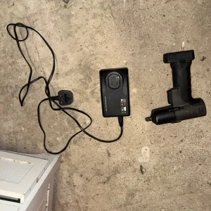 Snap on CT861 3/8 gun, battery and charger - Image 3