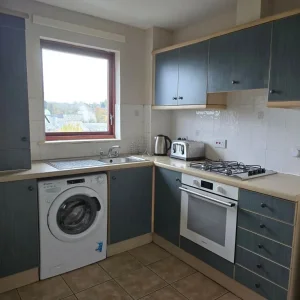Part Furnished 2-Bed Flat on Third Floor - Image 2