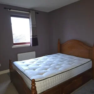 Part Furnished 2-Bed Flat on Third Floor - Image 3