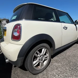 2012 Mini Hatchback 3-door manual - Image 2