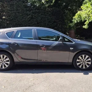 Vauxhall Astra 2.0 CDTi ecoFLEX Elite 2013 - Image 2