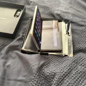 Samsung Galaxy Z Fold 4 1TB dual sim gold - Image 3