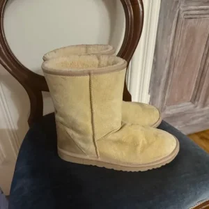 Uggs Men Size 9 - Image 4