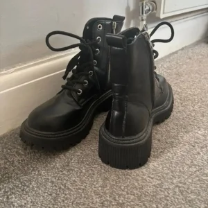 Black lace up ankle boots - Image 2