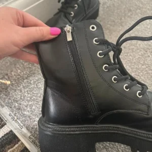 Black lace up ankle boots - Image 3