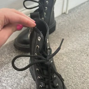 Black lace up ankle boots - Image 4