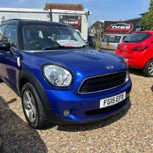 2015 MINI Countryman 1.6 Cooper 5-door hatchback petrol manual - Image 2