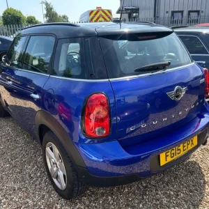 2015 MINI Countryman 1.6 Cooper 5-door hatchback petrol manual - Image 4