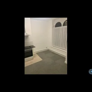 1 bedroom flat in High Street, Yeovil (1 bed) - Image 2