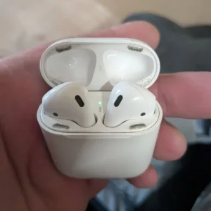 Apple AirPods - Image 2